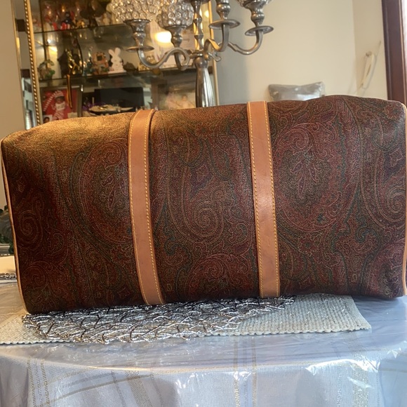 ETRO Duffle bag w/ luggage tag & lock and key. EUC! - Picture 8 of 17